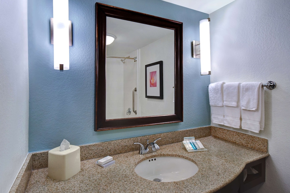 Hilton Garden Inn Ft Myers — Hotel rooms in Fort Myers, Florida
