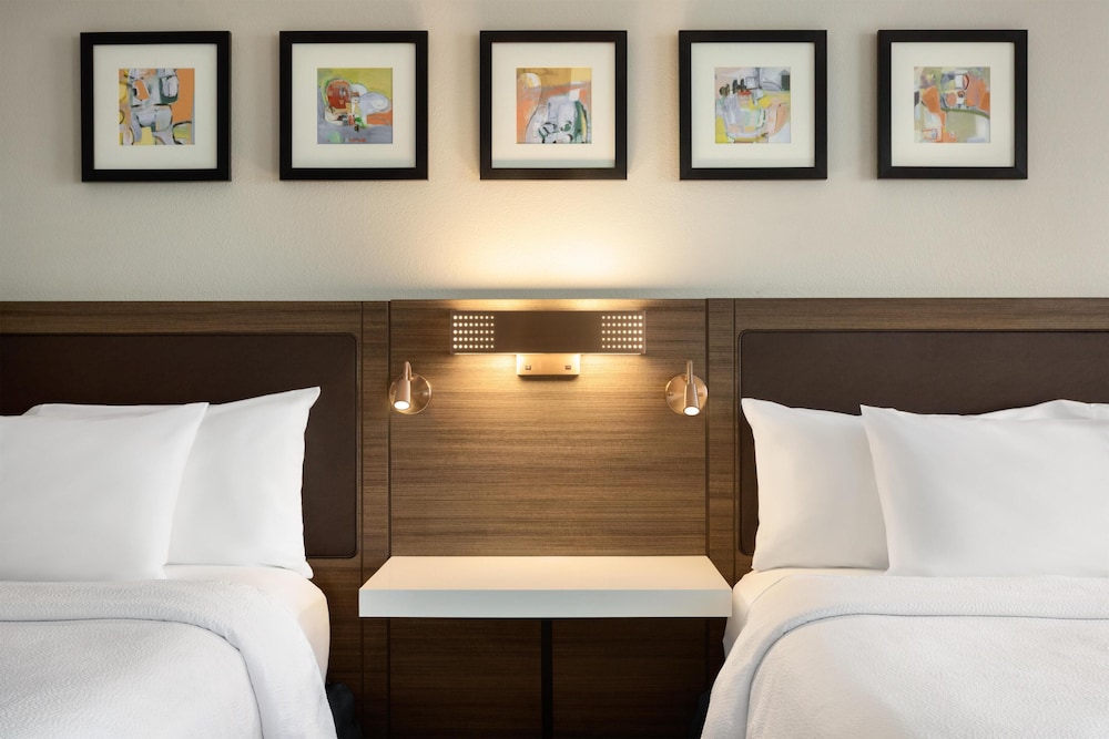 Hilton Garden Inn Fort Myers Airport/FGCU — Hotel rooms in Fort Myers, Florida