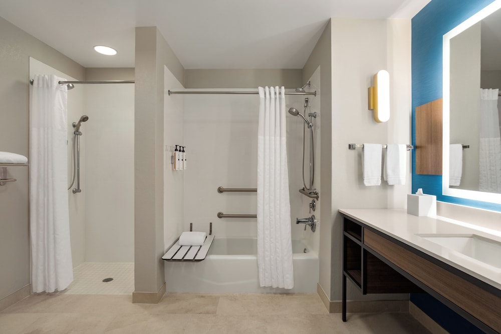 Hilton Garden Inn Fort Myers Airport/FGCU — Hotel rooms in Fort Myers, Florida