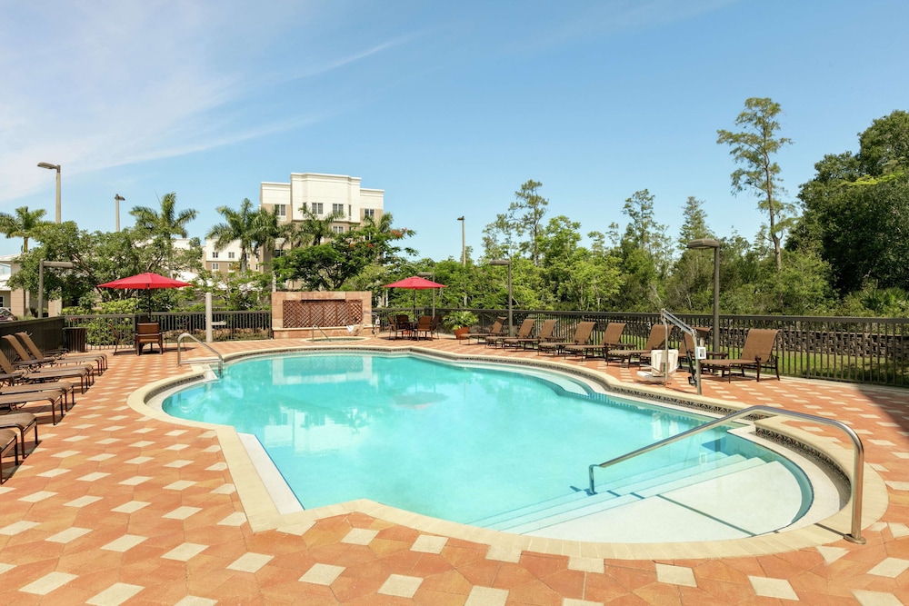 Hilton Garden Inn Fort Myers Airport/FGCU — Swimming pool in Fort Myers, Florida