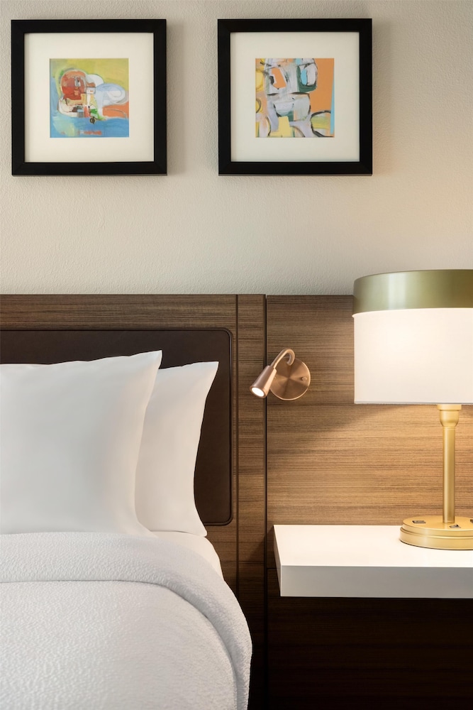 Hilton Garden Inn Fort Myers Airport/FGCU — Hotel rooms in Fort Myers, Florida
