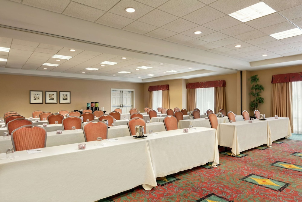 Hilton Garden Inn Fort Myers Airport/FGCU — Hotel building in Fort Myers, Florida