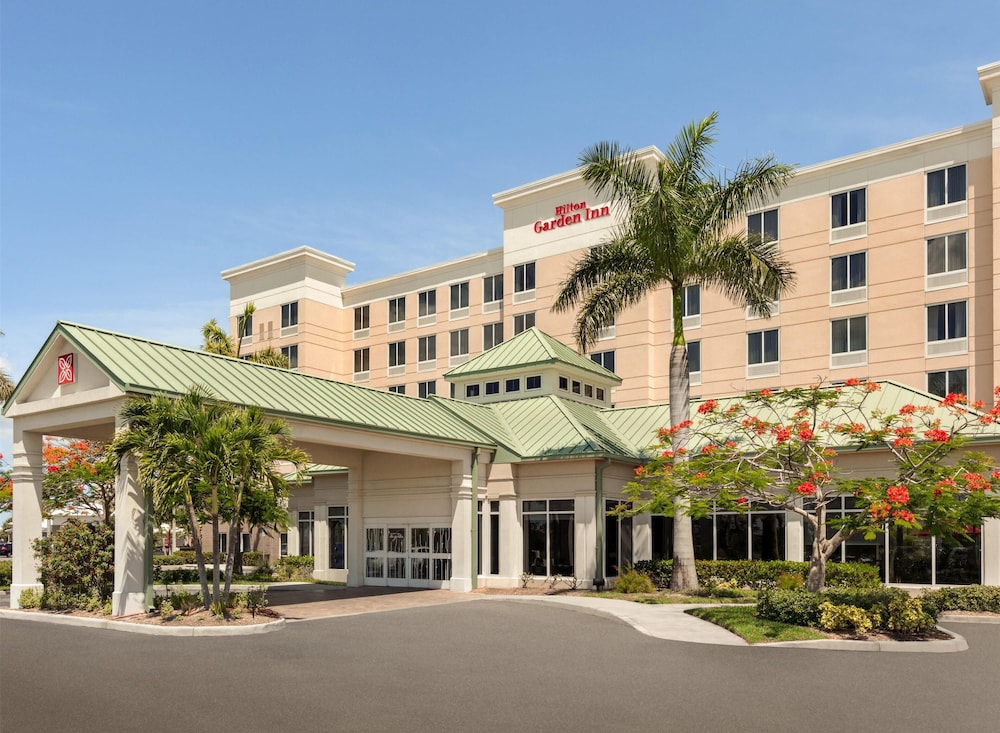 Hilton Garden Inn Fort Myers Airport/FGCU — Hotel building in Fort Myers, Florida