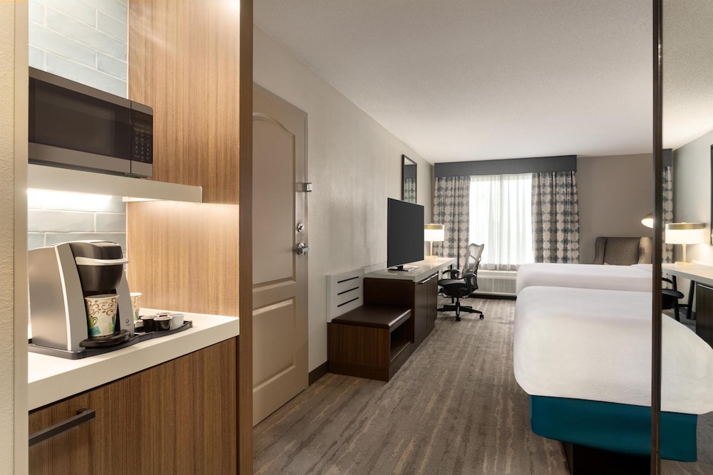 Hilton Garden Inn Fort Myers Airport/FGCU — Hotel rooms in Fort Myers, Florida