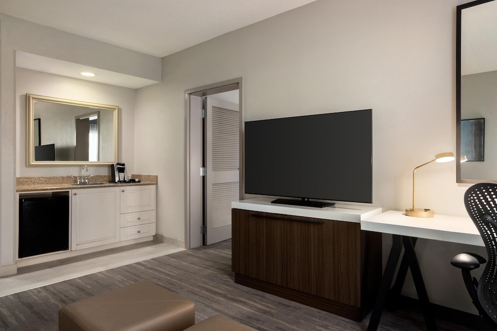 Hilton Garden Inn Fort Myers Airport/FGCU — Hotel rooms in Fort Myers, Florida