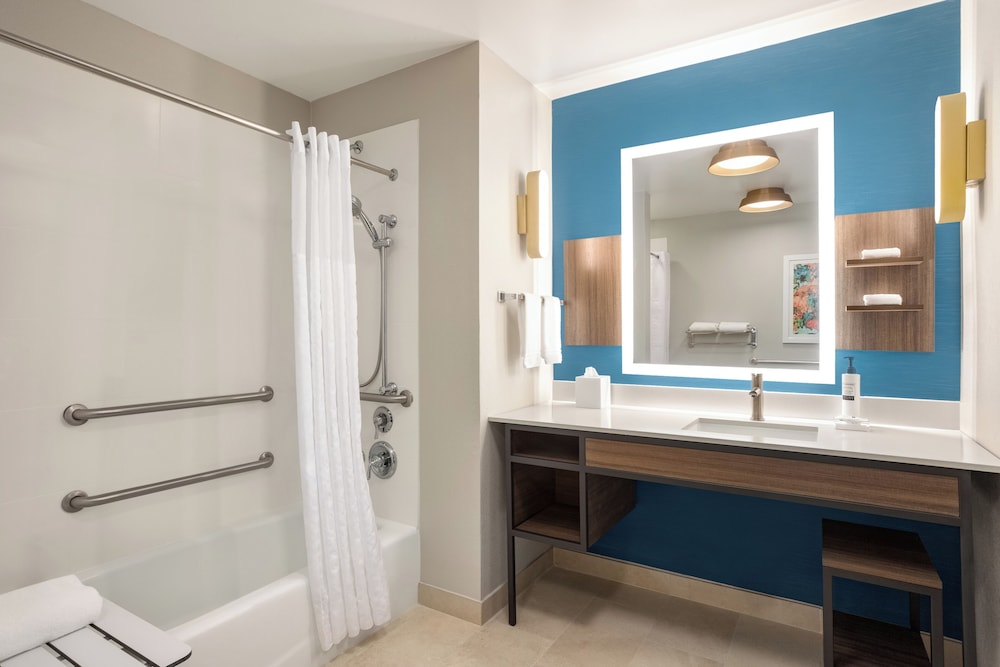 Hilton Garden Inn Fort Myers Airport/FGCU — Hotel rooms in Fort Myers, Florida