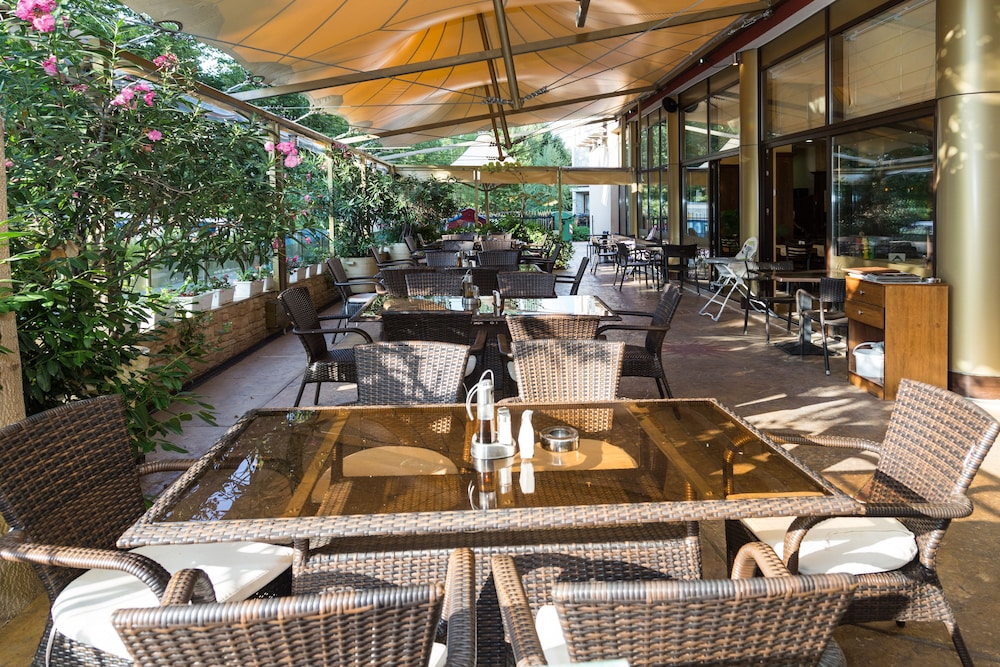Hotel Saint Valentine — Restaurant & bars in Sunny Beach, Burgas Region