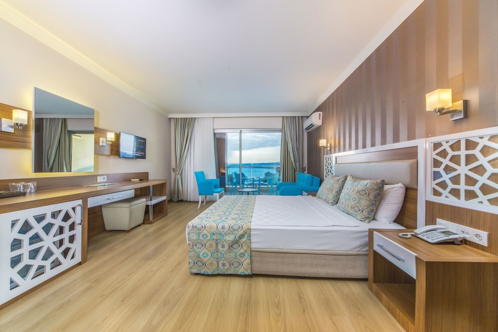 Lonicera Resort & Spa Hotel — Hotel rooms in Alanya