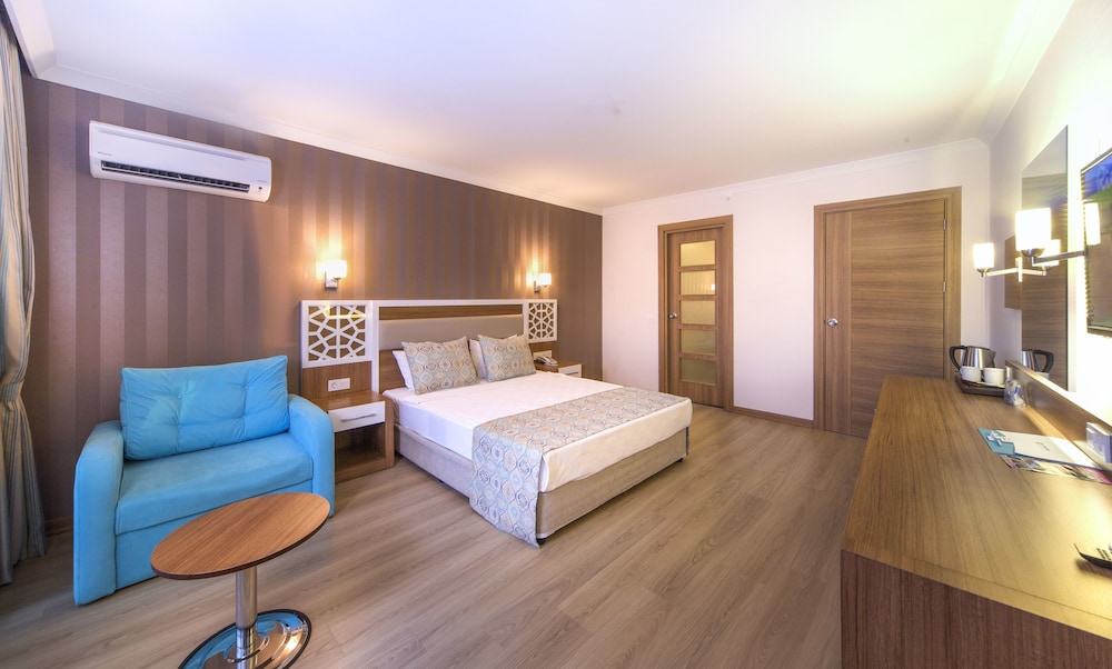 Lonicera Resort & Spa Hotel — Hotel rooms in Alanya