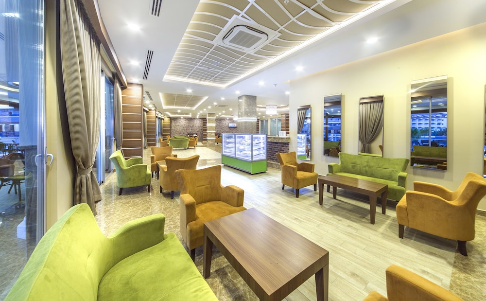Lonicera Resort & Spa Hotel — Restaurant & bars in Alanya