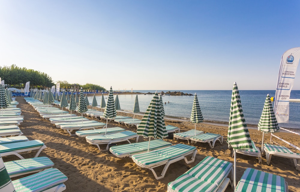 Lonicera Resort & Spa Hotel — Beach in Alanya