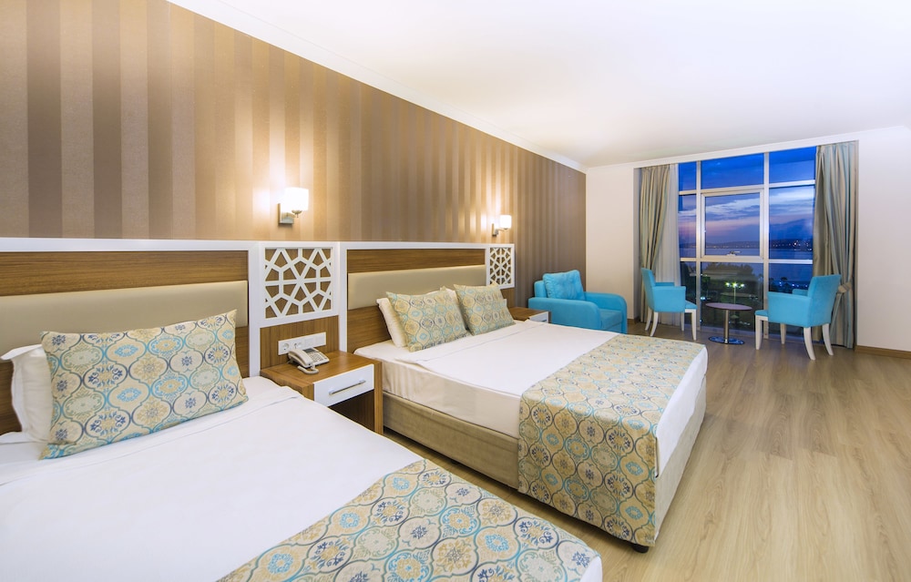 Lonicera Resort & Spa Hotel — Hotel rooms in Alanya