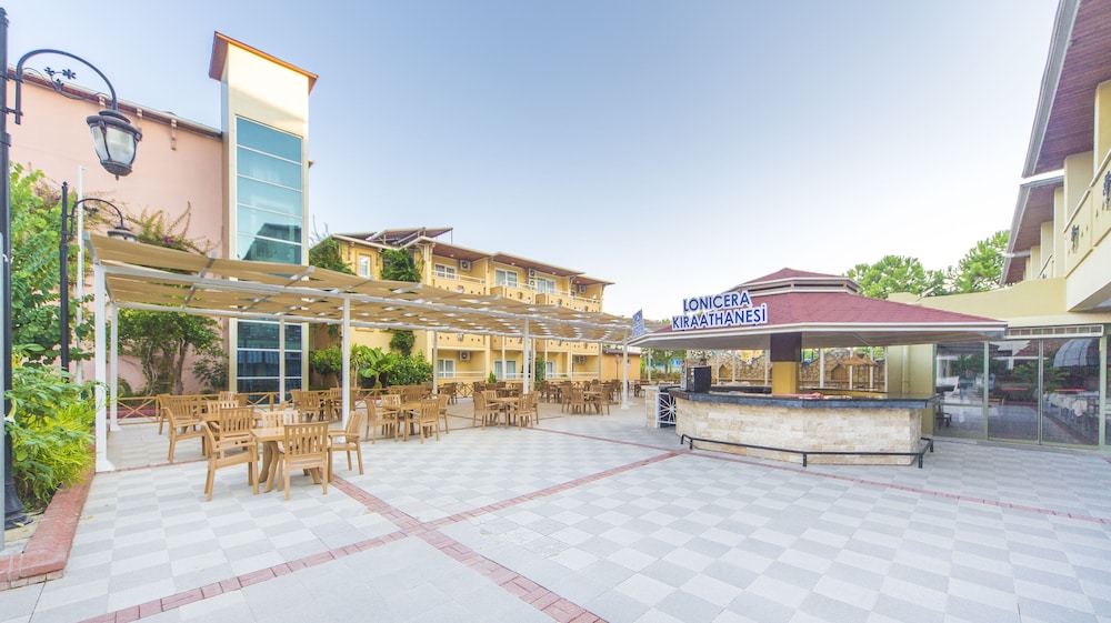 Lonicera Resort & Spa Hotel — Restaurant & bars in Alanya