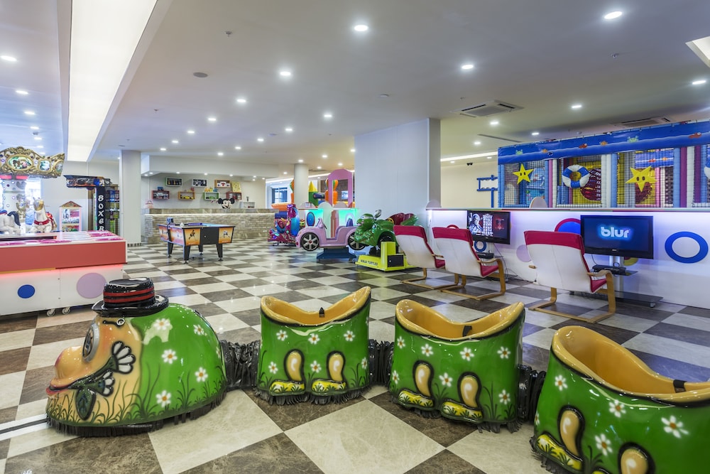 Lonicera Resort & Spa Hotel — Attractions for children in Alanya