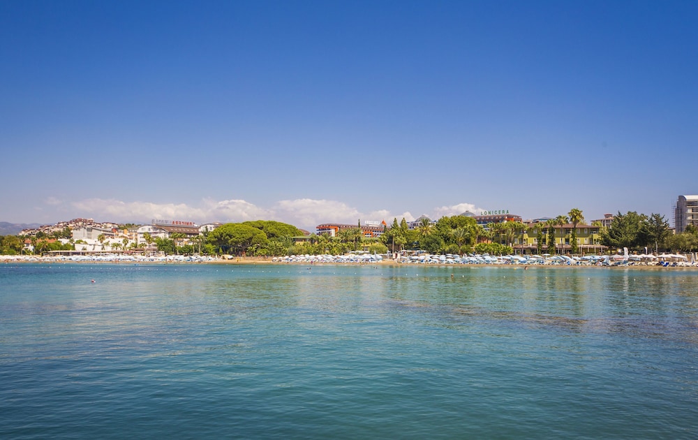 Lonicera Resort & Spa Hotel — Beach in Alanya