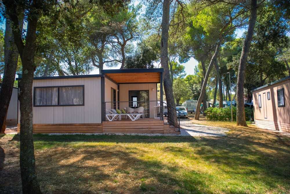Arena Stoja Camping Homes — Hotel building in Pula, Istria
