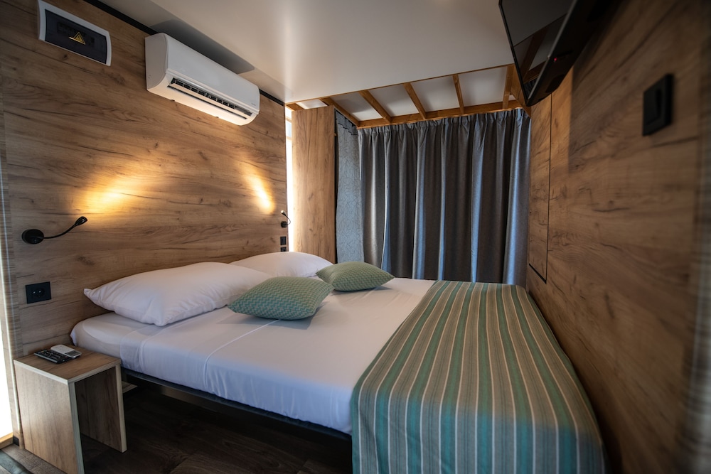 Arena Stoja Camping Homes — Hotel rooms in Pula, Istria
