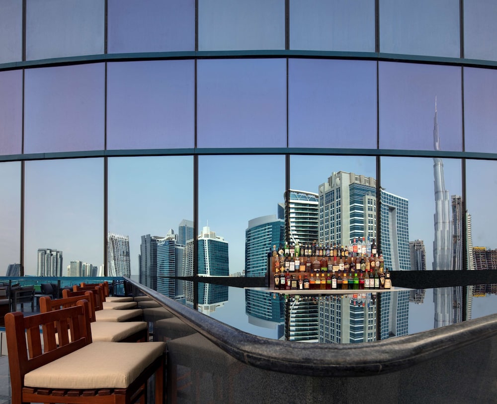 Radisson Blu Hotel Dubai Waterfront — Restaurant & bars in Dubai