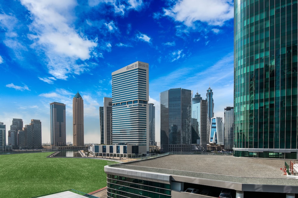 Radisson Blu Hotel Dubai Waterfront — Hotel building in Dubai