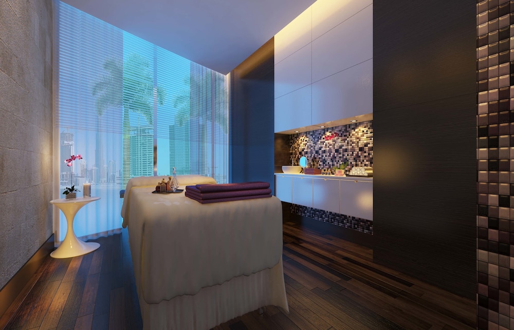 Radisson Blu Hotel Dubai Waterfront — Hotel rooms in Dubai