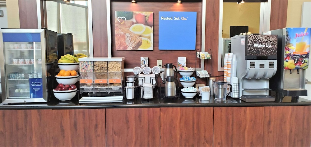 Comfort Inn & Suites Near Universal - N. Hollywood - Burbank — Restaurant & bars in North Hollywood, California