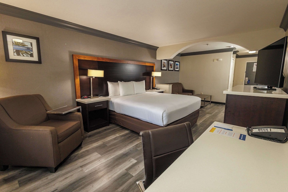 Comfort Inn & Suites Near Universal - N. Hollywood - Burbank — Hotel rooms in North Hollywood, California