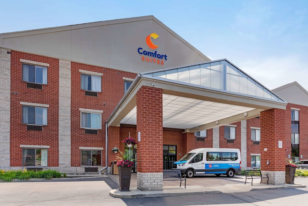 Holiday Inn Express & Suites Southfield Detroit by IHG — Hotel building in Southfield, Michigan