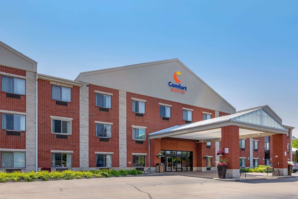 Holiday Inn Express & Suites Southfield Detroit by IHG — Hotel building in Southfield, Michigan