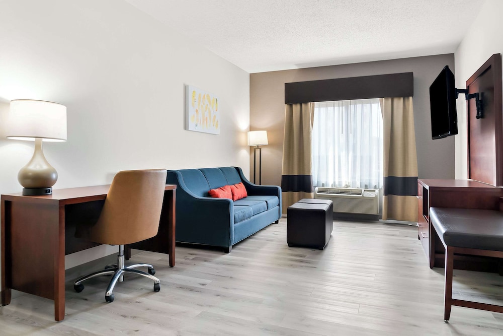 Holiday Inn Express & Suites Southfield Detroit by IHG — Hotel rooms in Southfield, Michigan