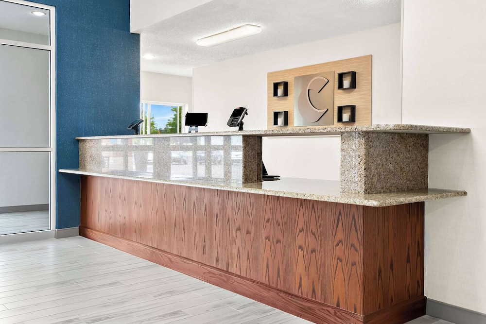 Holiday Inn Express & Suites Southfield Detroit by IHG — Hotel building in Southfield, Michigan