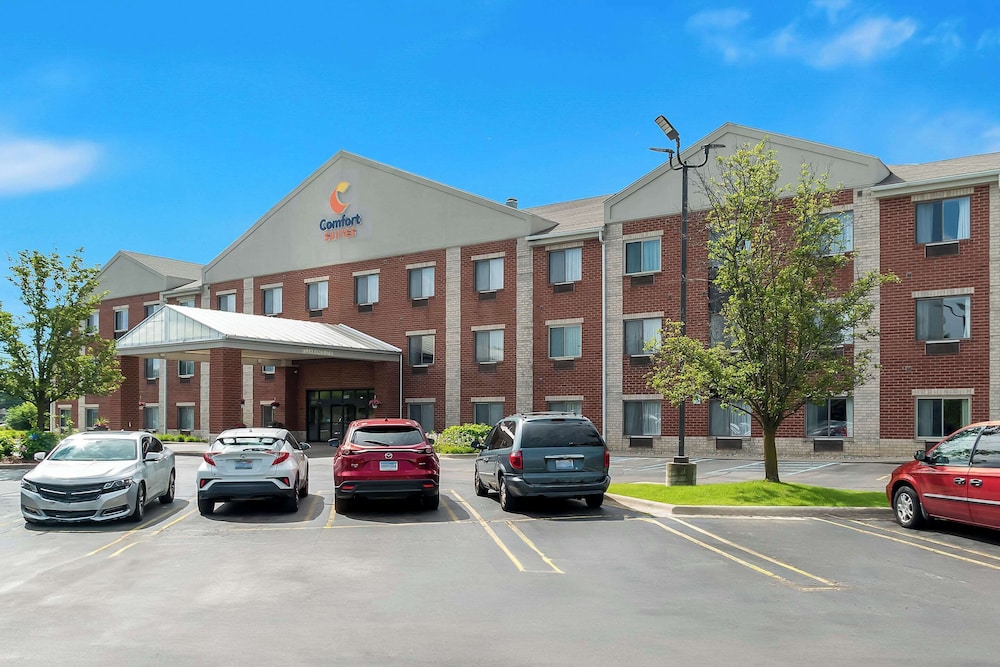 Holiday Inn Express & Suites Southfield Detroit by IHG — Hotel building in Southfield, Michigan