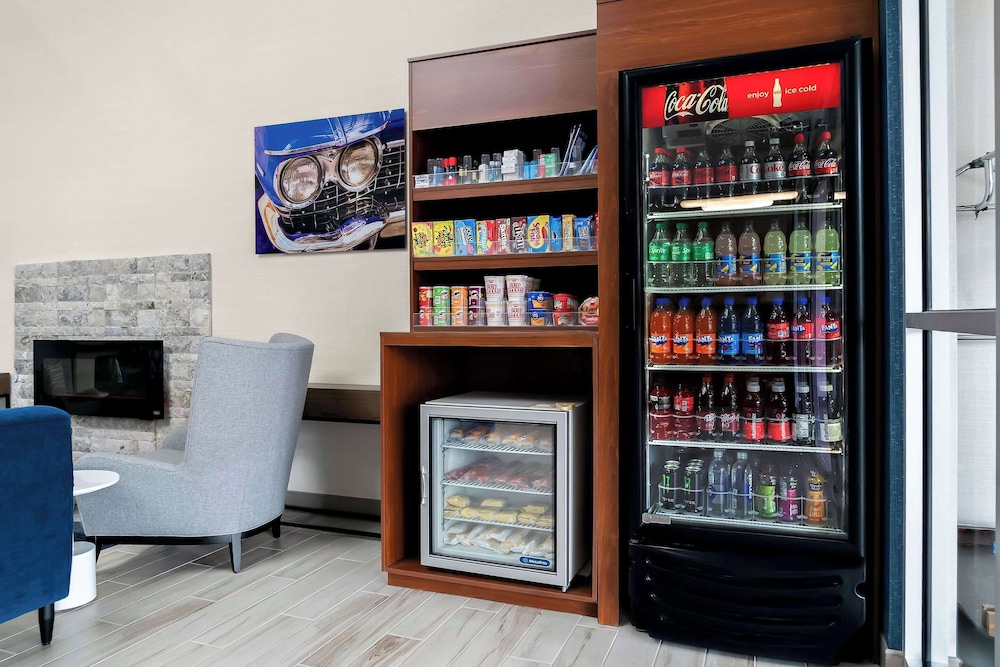 Holiday Inn Express & Suites Southfield Detroit by IHG — Restaurant & bars in Southfield, Michigan