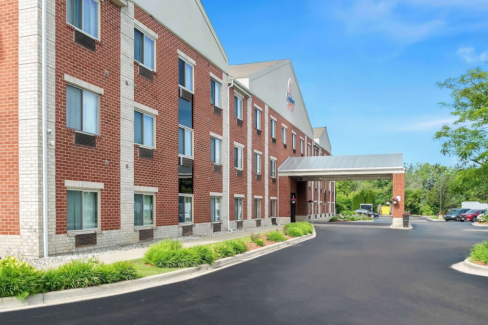 Holiday Inn Express & Suites Southfield Detroit by IHG — Hotel building in Southfield, Michigan