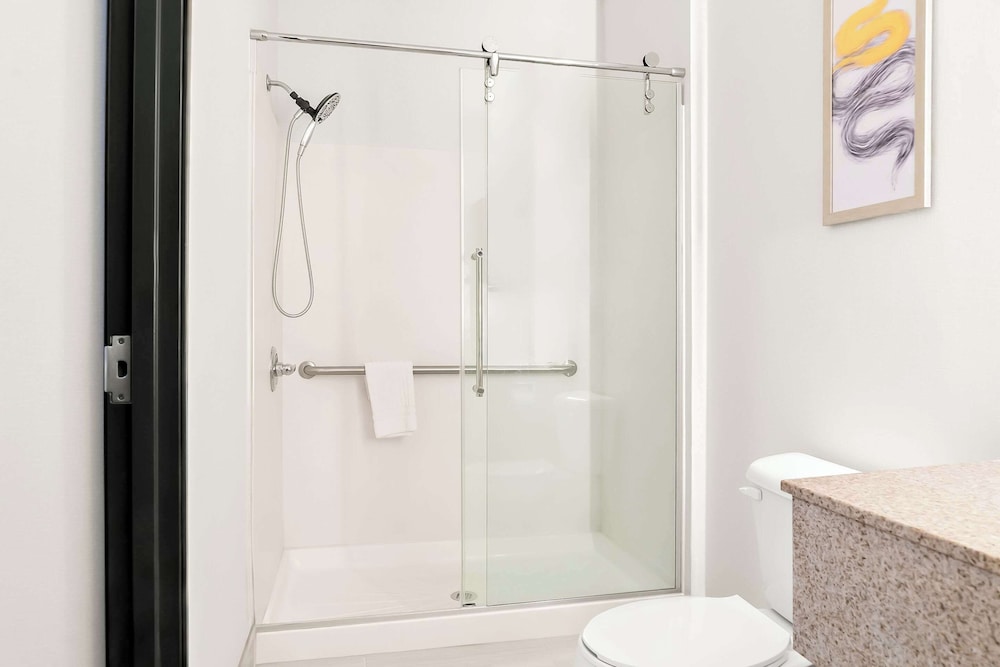 Holiday Inn Express & Suites Southfield Detroit by IHG — Hotel rooms in Southfield, Michigan