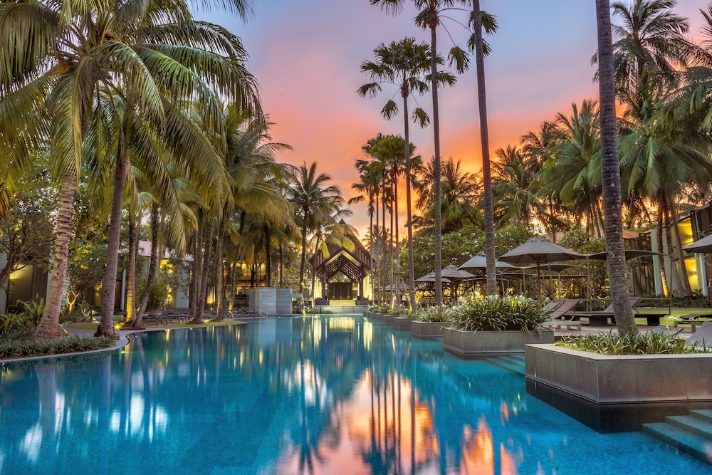 Twinpalms Surin Beach Phuket — Swimming pool in Bang Tao Beach, Phuket Province