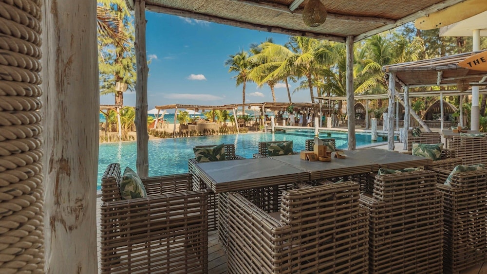 Twinpalms Surin Beach Phuket — Restaurant & bars in Bang Tao Beach, Phuket Province