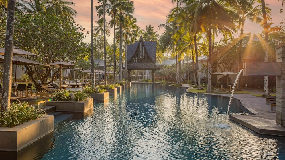 Twinpalms Surin Beach Phuket — Swimming pool in Bang Tao Beach, Phuket Province