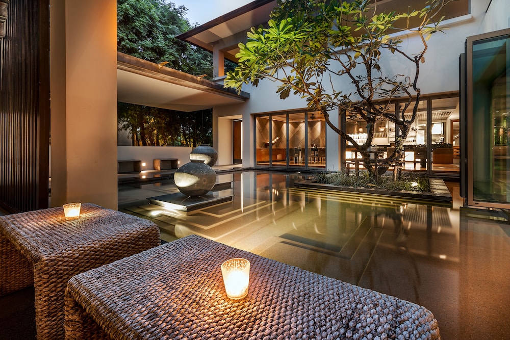 Twinpalms Surin Beach Phuket — Hotel building in Bang Tao Beach, Phuket Province