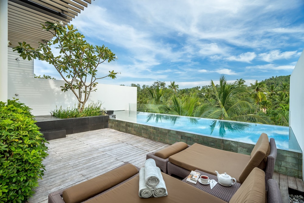 Twinpalms Surin Beach Phuket — Swimming pool in Bang Tao Beach, Phuket Province