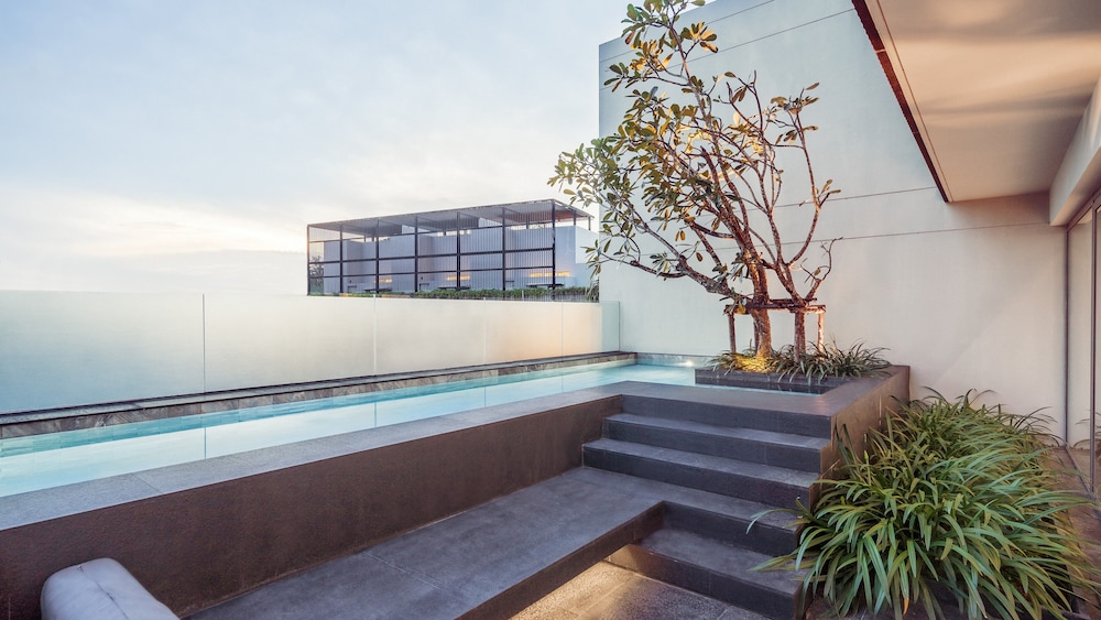 Twinpalms Surin Beach Phuket — Swimming pool in Bang Tao Beach, Phuket Province