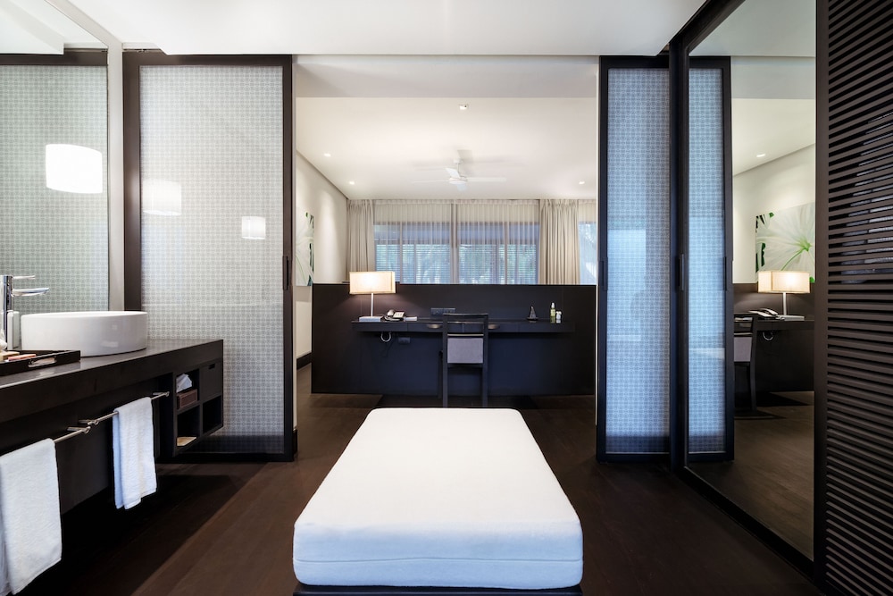Twinpalms Surin Beach Phuket — Hotel rooms in Bang Tao Beach, Phuket Province