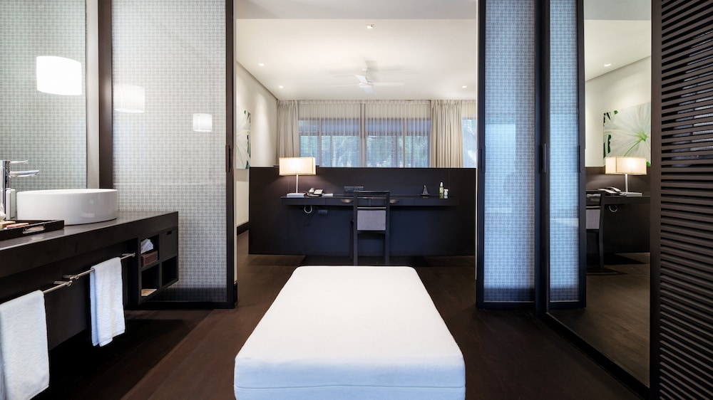 Twinpalms Surin Beach Phuket — Hotel rooms in Bang Tao Beach, Phuket Province
