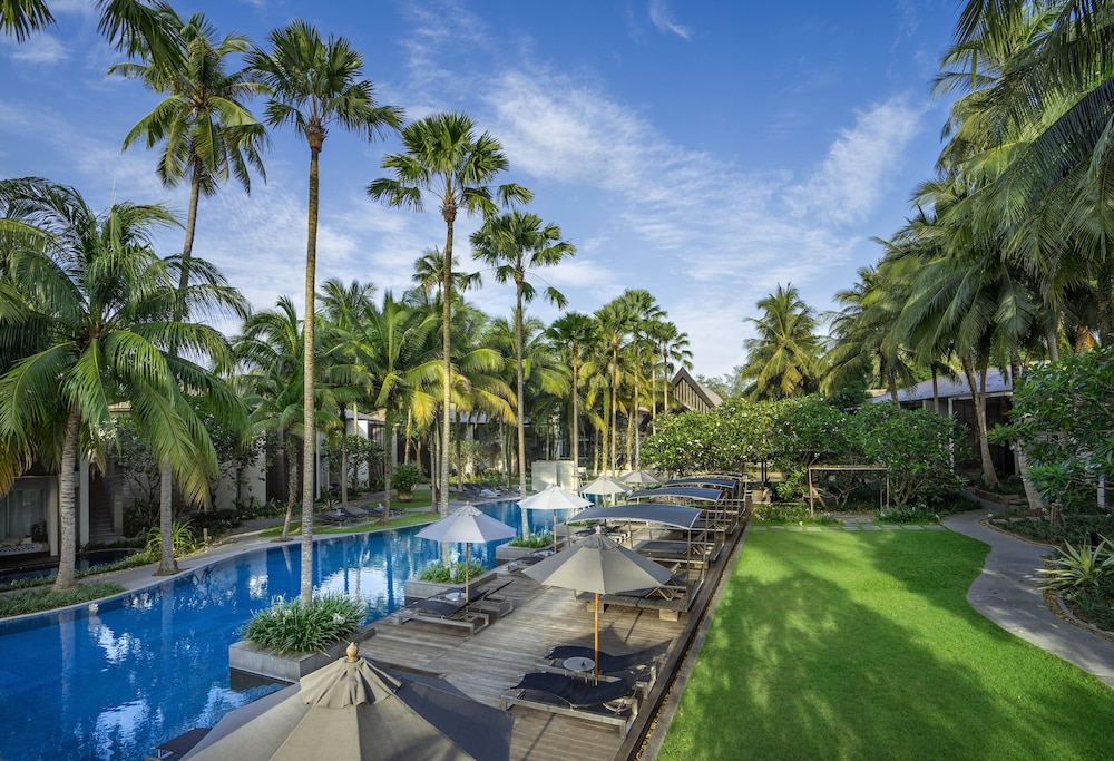 Twinpalms Surin Beach Phuket — Swimming pool in Bang Tao Beach, Phuket Province