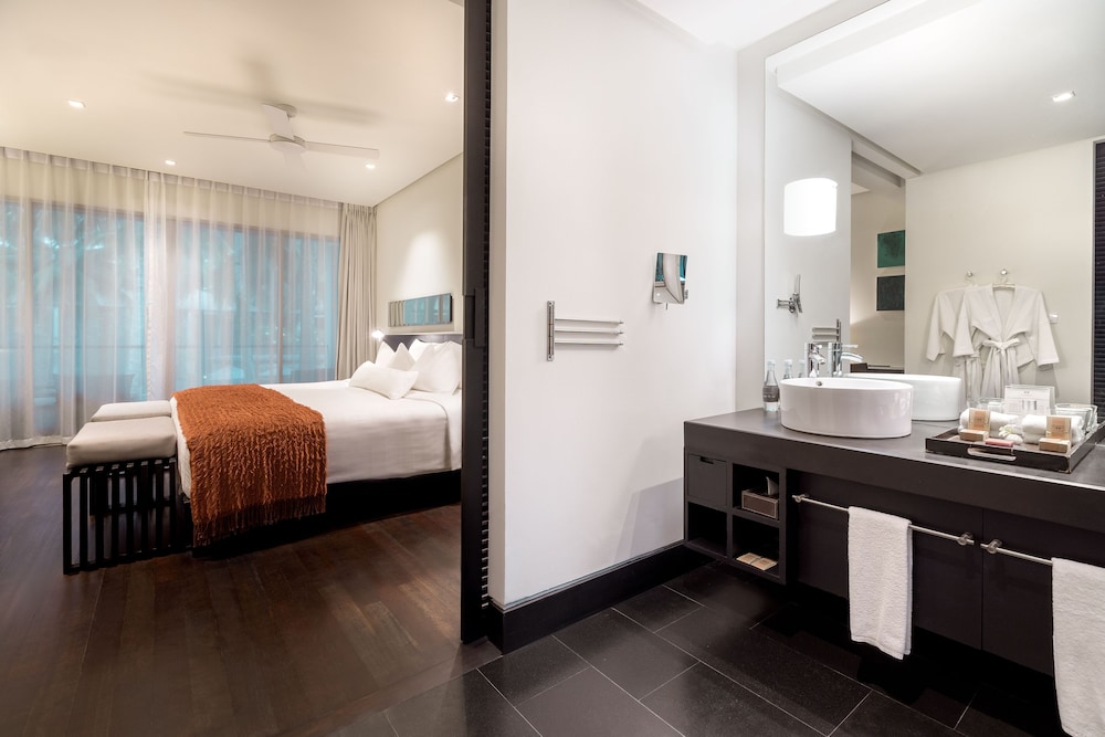 Twinpalms Surin Beach Phuket — Hotel rooms in Bang Tao Beach, Phuket Province