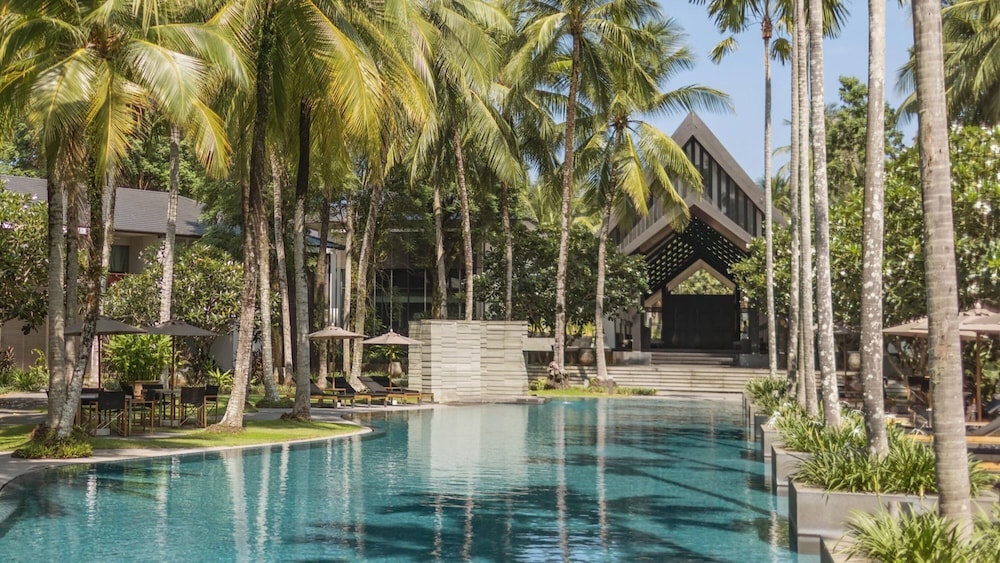 Twinpalms Surin Beach Phuket — Swimming pool in Bang Tao Beach, Phuket Province