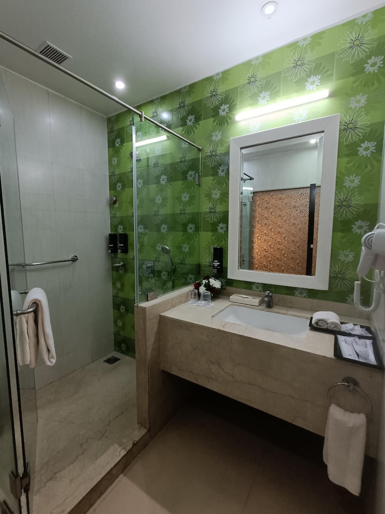 Kyriad Prestige Goa by Mastiff — Hotel rooms in Calangute, Goa