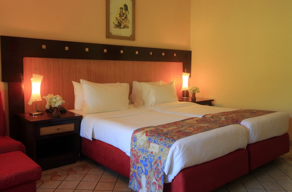 The Kairaba Beach Hotel — Hotel rooms in Serrekunda