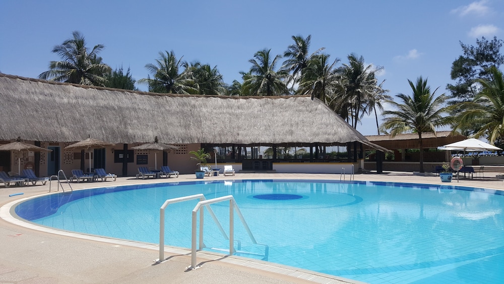 The Kairaba Beach Hotel — Swimming pool in Serrekunda