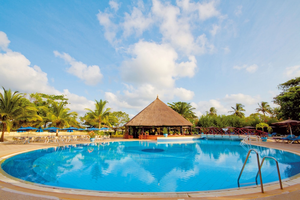 The Kairaba Beach Hotel — Main photo in Serrekunda