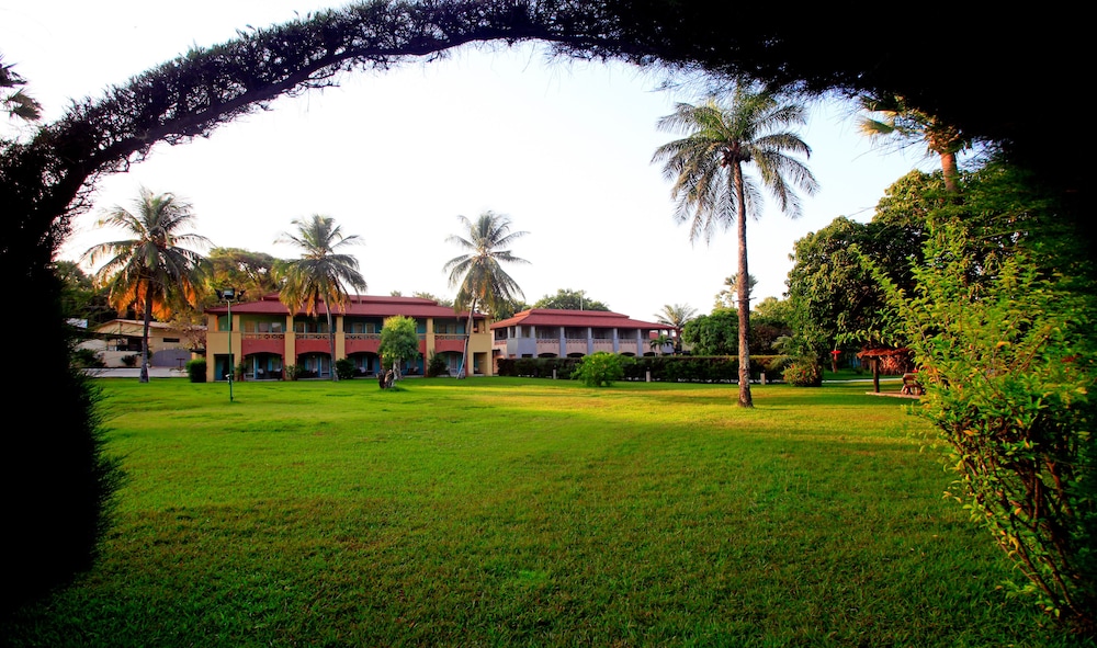 The Kairaba Beach Hotel — Hotel building in Serrekunda